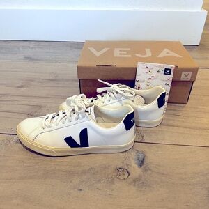 Veja esplar black and white sneakers size 7